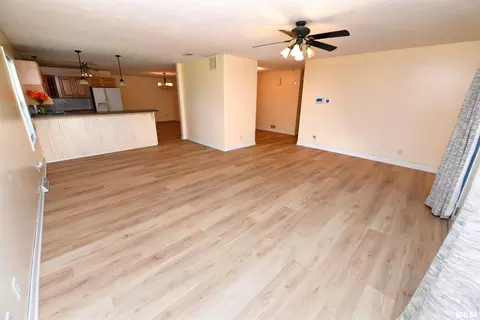 Living - 417 W Monroe St, Metamora, IL 61548 photo 7 of 7
