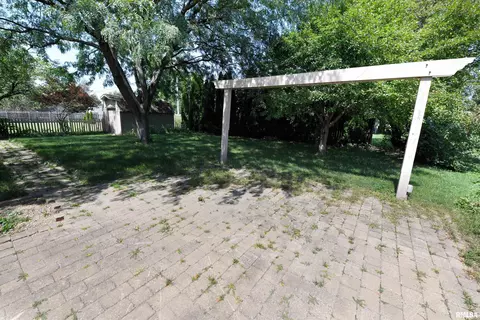 Exterior - 417 W Monroe St, Metamora, IL 61548 photo 13 of 24