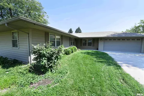 Exterior - 417 W Monroe St, Metamora, IL 61548 photo 17 of 24