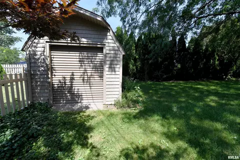 Exterior - 417 W Monroe St, Metamora, IL 61548 photo 8 of 24