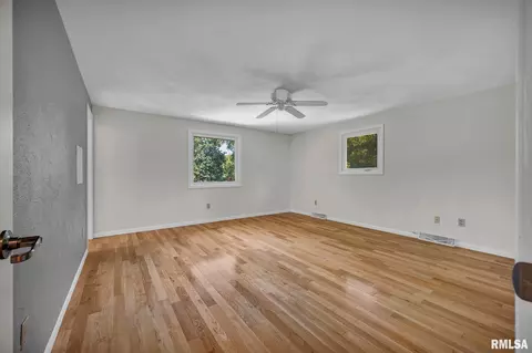 Bedroom - 217 E Lake Shore Dr, Edelstein, IL 61526 photo 1 of 6