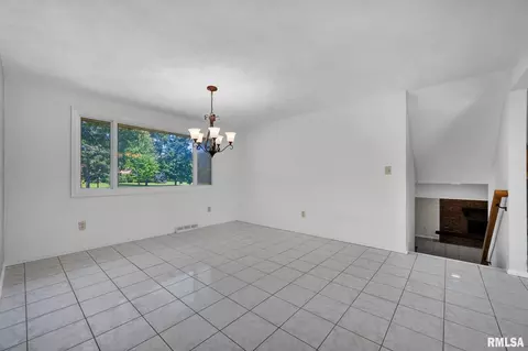 Dining - 217 E Lake Shore Dr, Edelstein, IL 61526 photo 1 of 1