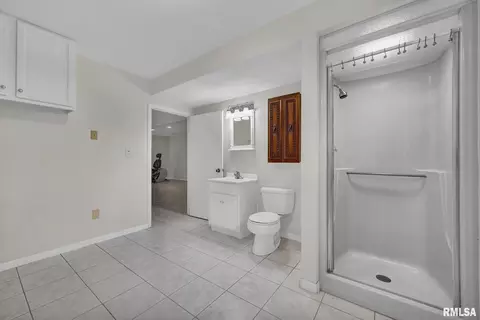 Bath - 217 E Lake Shore Dr, Edelstein, IL 61526 photo 4 of 4