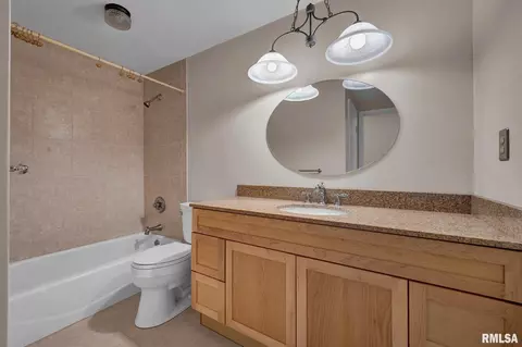 Bath - 217 E Lake Shore Dr, Edelstein, IL 61526 photo 3 of 4
