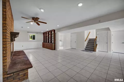 Living - 217 E Lake Shore Dr, Edelstein, IL 61526 photo 5 of 6