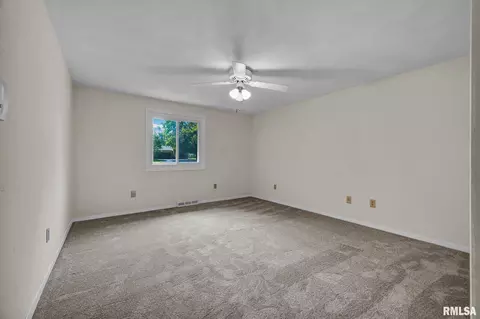 Bedroom - 217 E Lake Shore Dr, Edelstein, IL 61526 photo 5 of 6