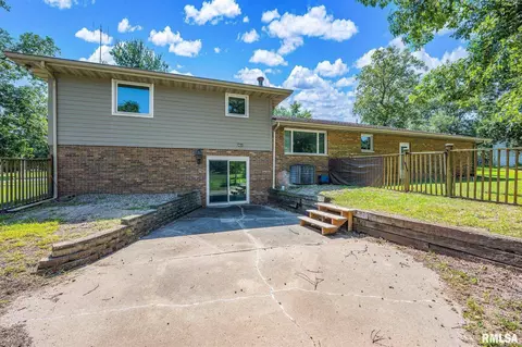 Exterior - 217 E Lake Shore Dr, Edelstein, IL 61526 photo 3 of 5