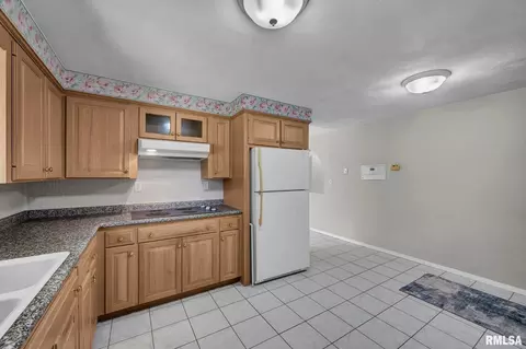 Kitchen - 217 E Lake Shore Dr, Edelstein, IL 61526 photo 2 of 3