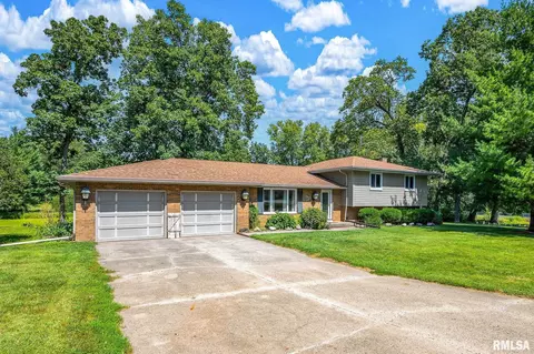 Exterior - 217 E Lake Shore Dr, Edelstein, IL 61526 photo 1 of 5