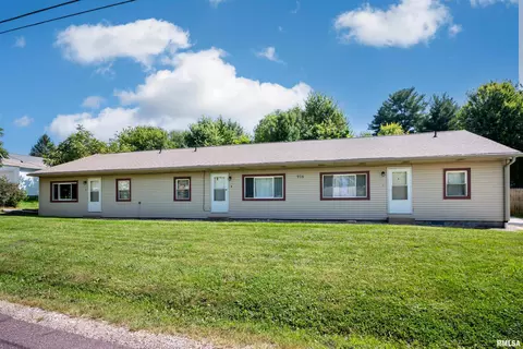 916 S Creve Coeur Ave, Creve Coeur, IL 61610