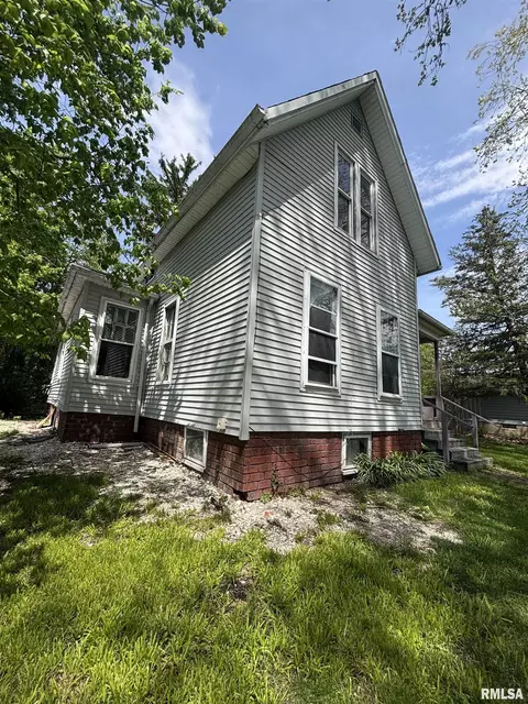 499 Yates St, Galesburg, IL 61401