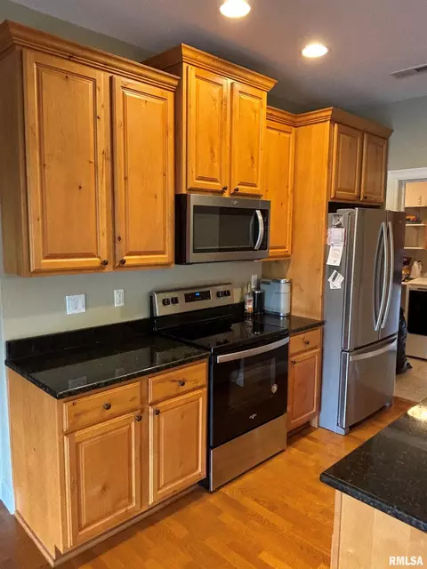 Kitchen - 122 Eagle Rdg, Washington, IL 61571 photo 2 of 6