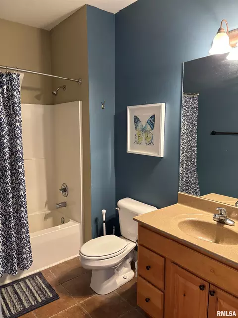 Bath - 122 Eagle Rdg, Washington, IL 61571 photo 6 of 7