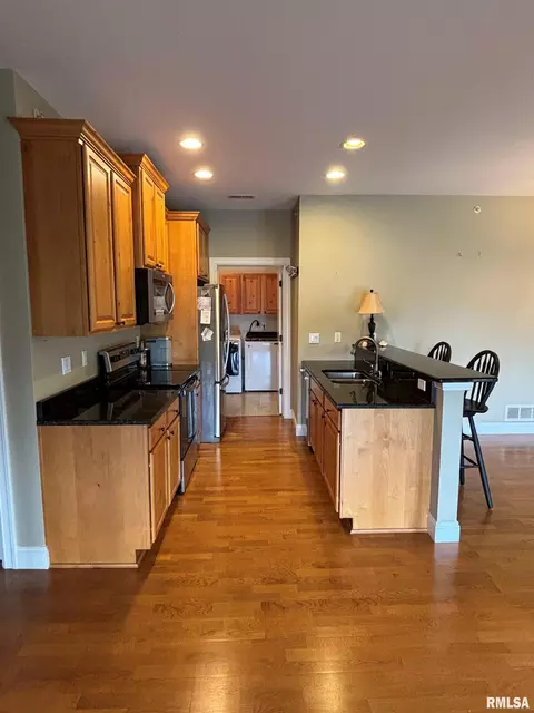 Kitchen - 122 Eagle Rdg, Washington, IL 61571 photo 3 of 6