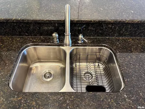 Kitchen - 122 Eagle Rdg, Washington, IL 61571 photo 6 of 6