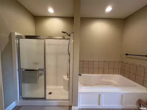 Bath - 122 Eagle Rdg, Washington, IL 61571 photo 3 of 7