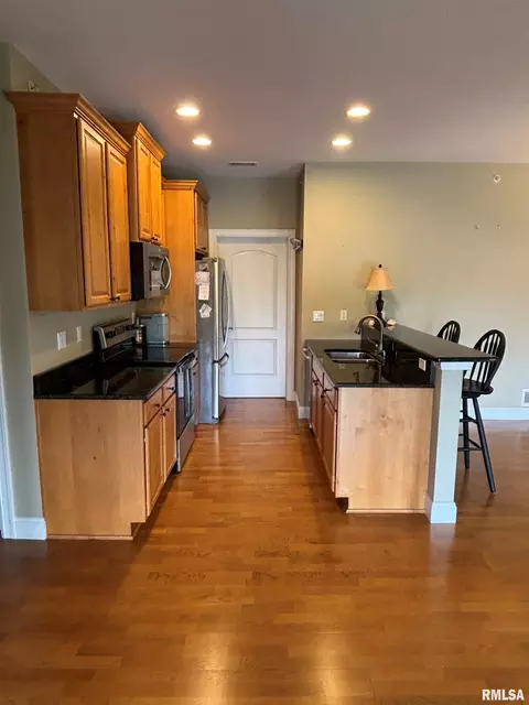 Kitchen - 122 Eagle Rdg, Washington, IL 61571 photo 4 of 6
