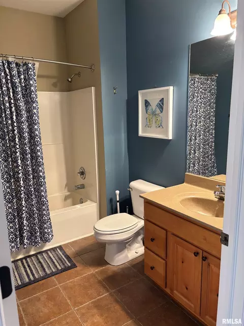 Bath - 122 Eagle Rdg, Washington, IL 61571 photo 5 of 7