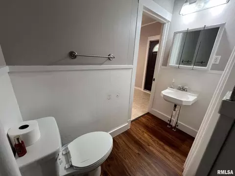 Entry Way - 324 E Summit St, Macomb, IL 61455 photo 2 of 3
