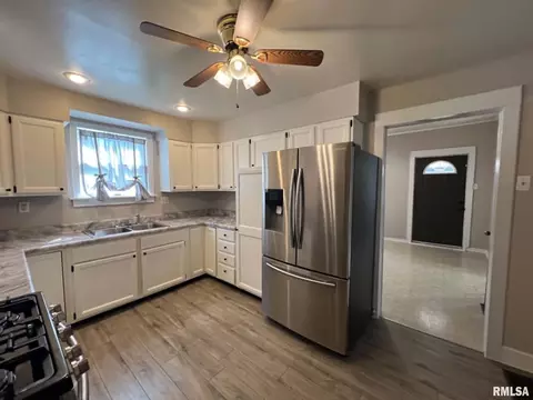 Kitchen - 324 E Summit St, Macomb, IL 61455 photo 1 of 3