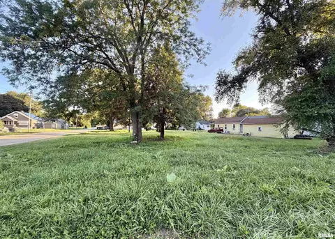 202 Chicago St, East Peoria, IL 61611