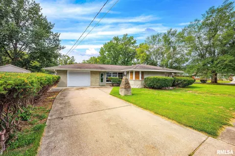 1704 Short Dr, Pekin, IL 61554