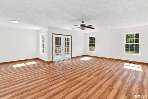Living - 1405 Pearce Rd, Equality, IL 62934 photo 3 of 6