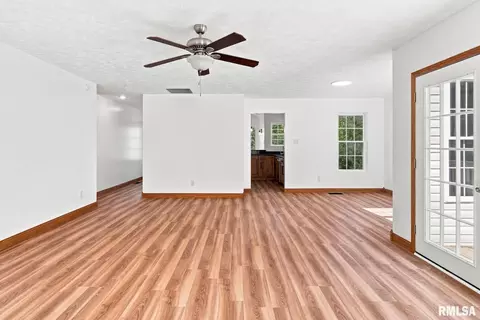 Living - 1405 Pearce Rd, Equality, IL 62934 photo 5 of 6