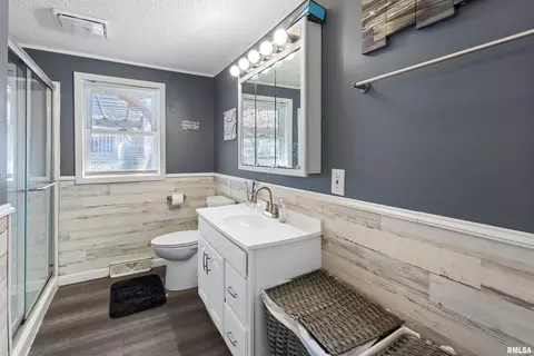 Bath - 600 S 29th St, Herrin, IL 62948 photo 6 of 6