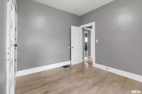 Bedroom - 606 Madison St, Benton, IL 62812 photo 3 of 4