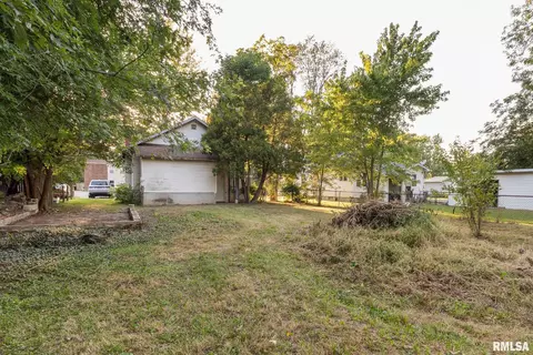 Exterior - 606 Madison St, Benton, IL 62812 photo 5 of 5