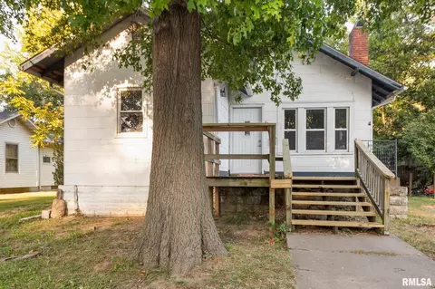 Exterior - 606 Madison St, Benton, IL 62812 photo 2 of 5