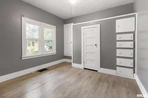 Bedroom - 606 Madison St, Benton, IL 62812 photo 2 of 4