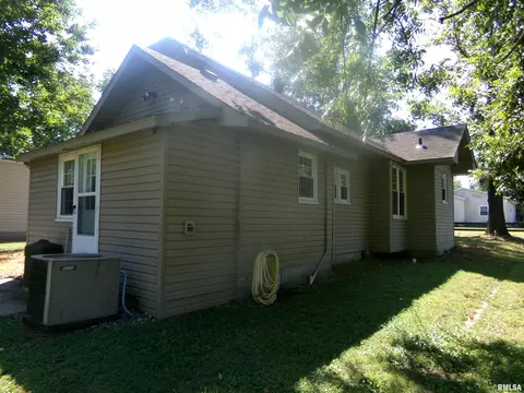 Exterior - 1315 W Monroe St, Herrin, IL 62948 photo 4 of 5