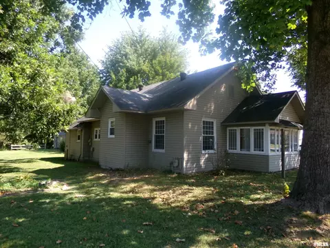 Exterior - 1315 W Monroe St, Herrin, IL 62948 photo 3 of 5