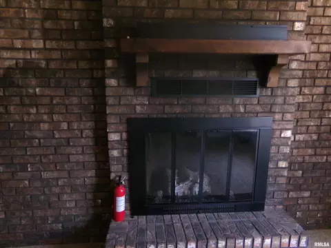 Living - 1315 W Monroe St, Herrin, IL 62948 photo 1 of 4