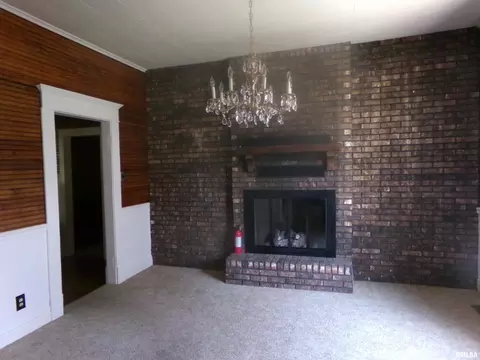 Living - 1315 W Monroe St, Herrin, IL 62948 photo 3 of 4