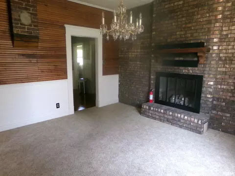 Living - 1315 W Monroe St, Herrin, IL 62948 photo 2 of 4