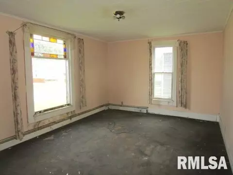 Bedroom - 534 E Maple St, Canton, IL 61520 photo 2 of 2
