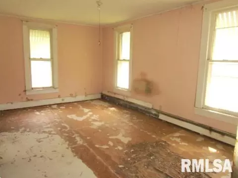 Bedroom - 534 E Maple St, Canton, IL 61520 photo 1 of 2