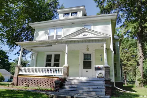 Exterior - 340 S Randolph St, Macomb, IL 61455 photo 2 of 6