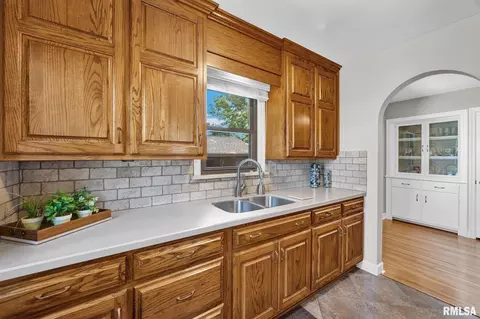 Kitchen - 801 E Kay St, Morton, IL 61550 photo 2 of 3