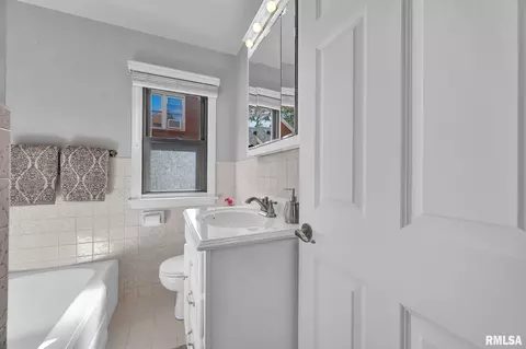 Bath - 801 E Kay St, Morton, IL 61550 photo 1 of 2