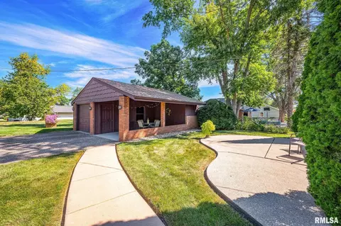 Exterior - 801 E Kay St, Morton, IL 61550 photo 5 of 7