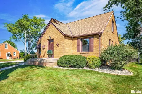 Exterior - 801 E Kay St, Morton, IL 61550 photo 3 of 7