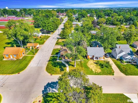 View/Area - 801 E Kay St, Morton, IL 61550 photo 1 of 9