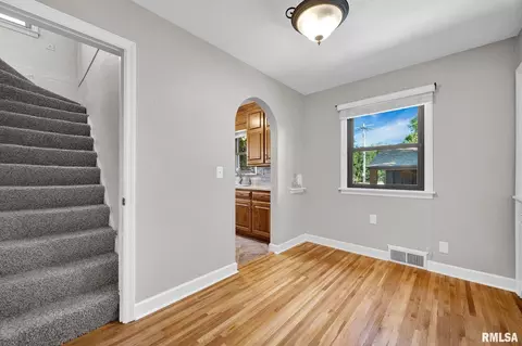Entry Way - 801 E Kay St, Morton, IL 61550 photo 2 of 4