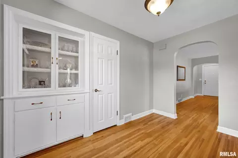 Entry Way - 801 E Kay St, Morton, IL 61550 photo 3 of 4