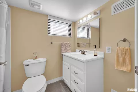 Bath - 801 E Kay St, Morton, IL 61550 photo 2 of 2