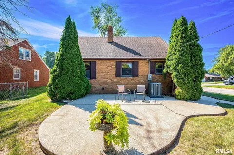 Exterior - 801 E Kay St, Morton, IL 61550 photo 6 of 7